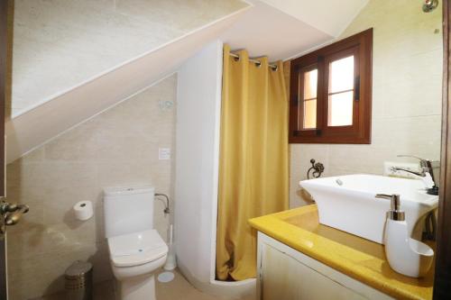 Three-Bedroom Townhouse image 9