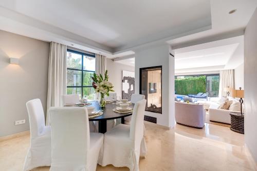 VACATION MARBELLA I Villa Lina, Golf Valley, Private Heated Pool, Jacuzzi, Gated Community, Close to Puerto Banus 5