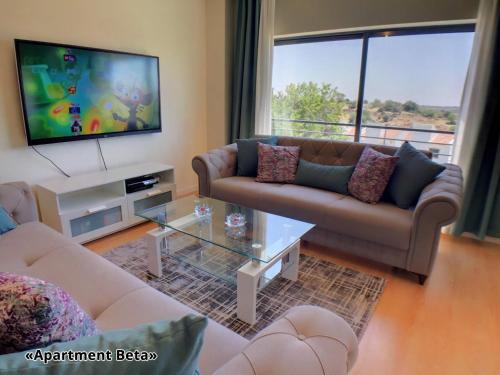 Apartment Beta - 2 Bedrooms, Private Rooftop Patio with Hot Tub, BBQ and View, Ferragudo (foto 4)