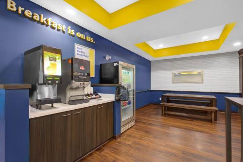 Days Inn & Suites by Wyndham Lindsay