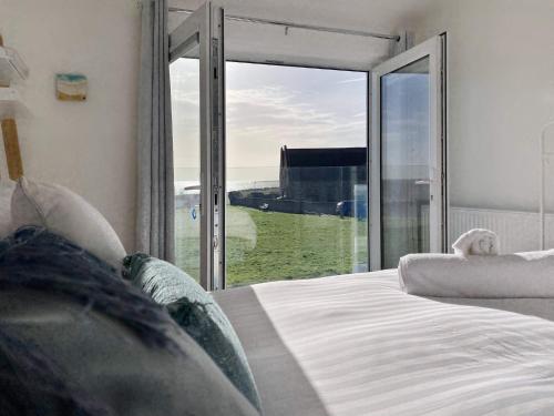 4 Sea View Walk Pakefield - image 7