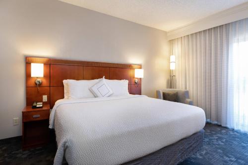 Courtyard by Marriott Dallas-Fort Worth/Bedford