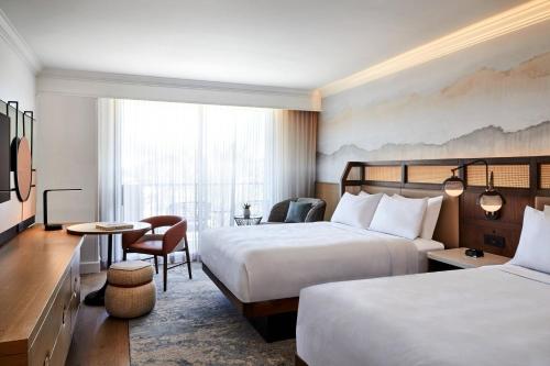 1 king bed, 1 sofa bed