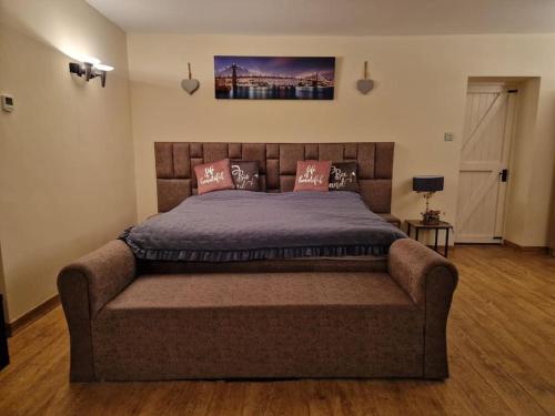 Luxury Apartment Rural Retreat, Chauffeur Service