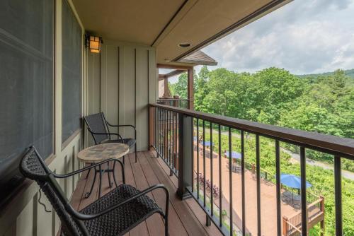 A305 Studio & Loft Lake View thumb 3