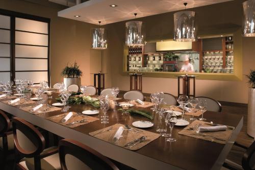 Berlin Marriott Hotel - image 2