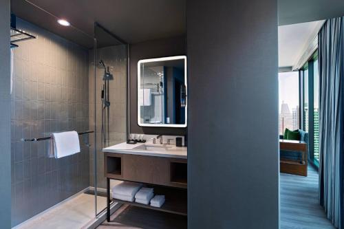 room detail thumbnail 2