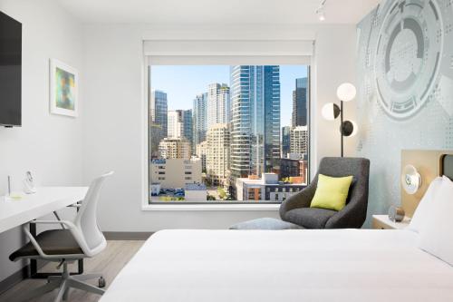 Downtown Skyline View with 1 King Bed