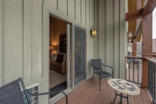 A307 One Bedroom & Loft Lake View thumb 4