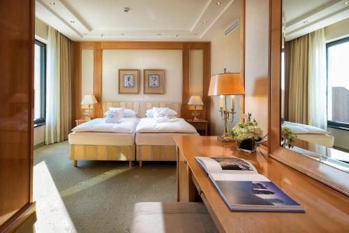 Hotel Berlin Central District - image 6
