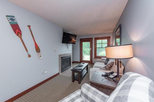 B104 One Bedroom Lake View in Oakland, USA