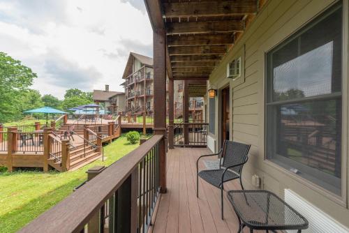 B104 One Bedroom Lake View in Oakland, USA