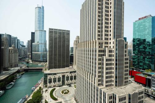 Sheraton Grand Chicago - image 6