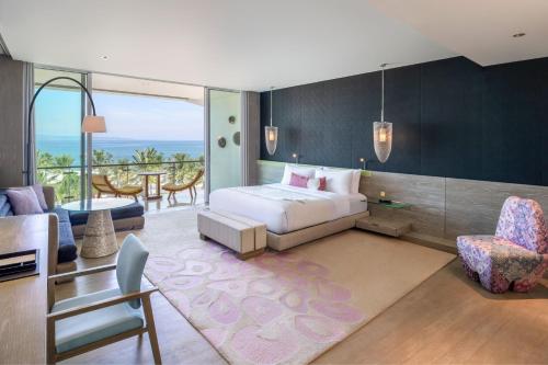 1 king bed, 2 queen beds