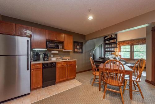 A311 One Bedroom & Loft Lake View in Oakland, USA