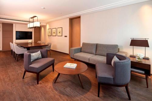 Business Suite King, Executive lounge access, 1 Bedroom Suite