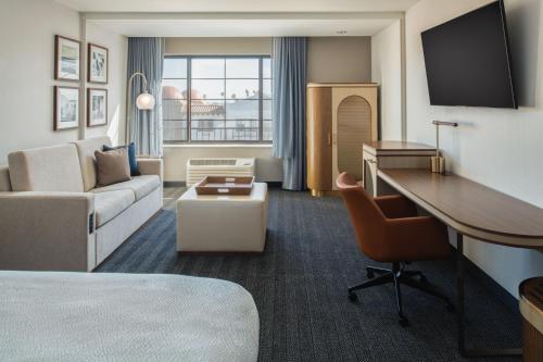 room detail thumbnail 1