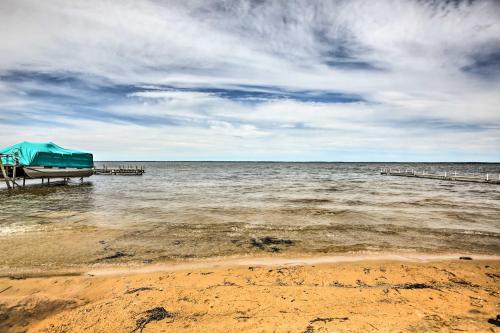 Good Times Ahead at This Cozy Houghton Lake Cabin! - image 17