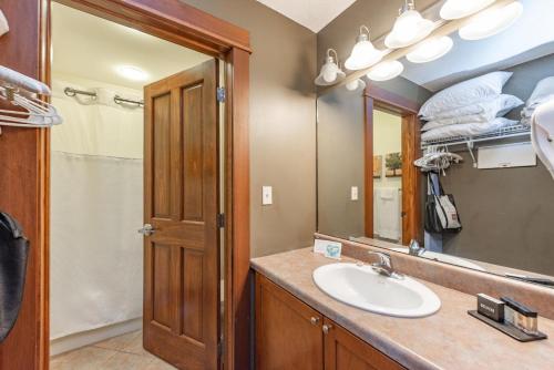 A313 Studio & Loft Lake View detail
