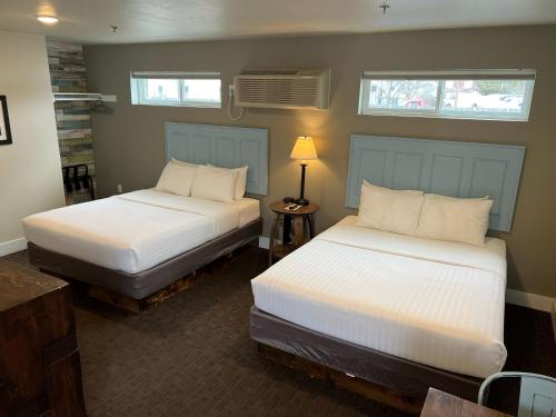 2 double beds
