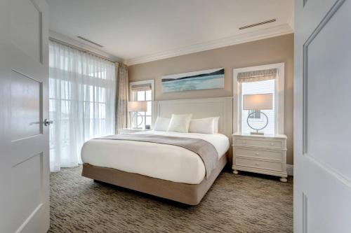 One-Bedroom King Suite with Resort View