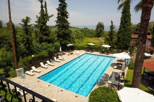 Irida Rooms 'n' Pool - Cozy Summer Escape