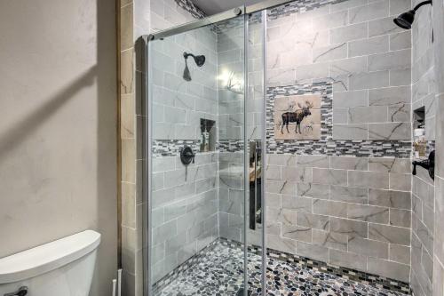 Bozeman Cabin Deck with Jacuzzi and Gas Grill!