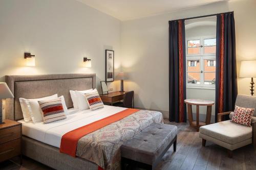 Premium Deluxe room, Guest room, 1 King, Prague Castle view