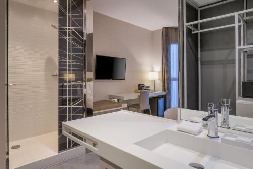 AC Hotel Colon Valencia - image 3
