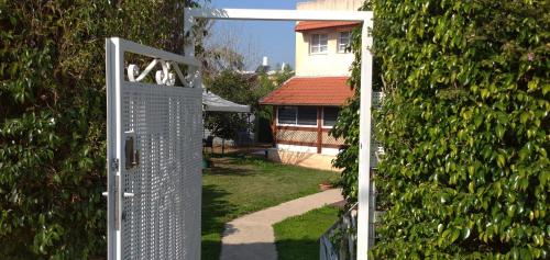 ทัศนียภาพภายนอกโรงแรม, จอร์แดน แวลเลย์ วันรูม อพาร์ตเมนต์ (Jordan Valley one room apartment) in เมนาฮามิยา