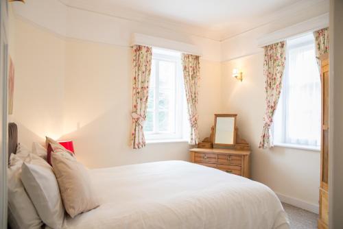 2 bedrooms, 4 beds