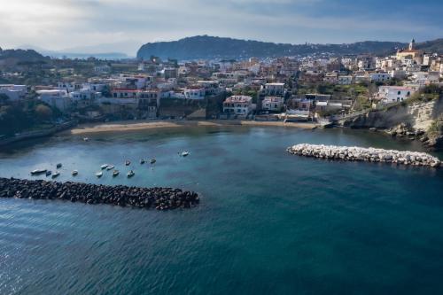 MareVestrum - incantevole casa con accesso diretto in spiaggia gîte à louer Miseno