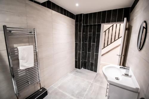 Four-Bedroom Apartment image 10