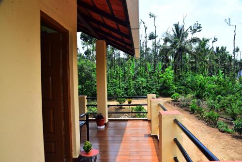 GoodVibes Homestay - Water Stream & Estate