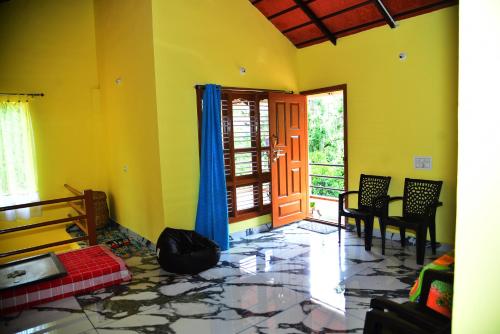 GoodVibes Homestay - Water Stream & Estate