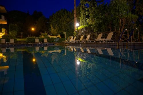 Irida Rooms 'n' Pool - Cozy Summer Escape