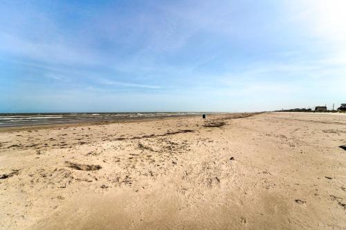 Pet-Friendly Galveston Bungalow, Steps to Beach! in Galveston, USA