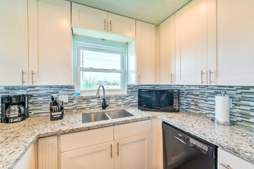 Pet-Friendly Galveston Bungalow, Steps to Beach! in Galveston, USA