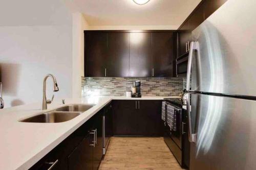 The Nest a Spacious 1 Bedroom Apartment with a Pool View in Marina Del Rey