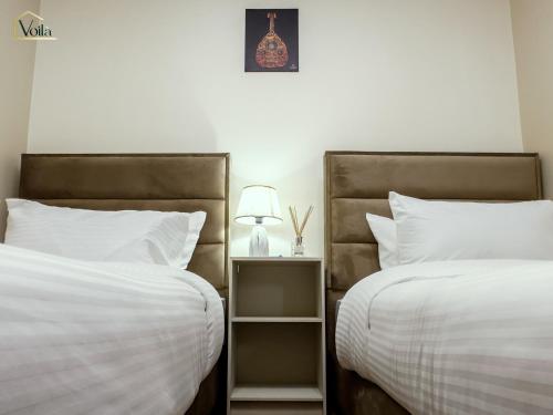 Twin Room with Shared Bathroom image 8