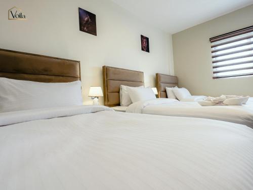 Basic Triple Room with Shared Bathroom image 3