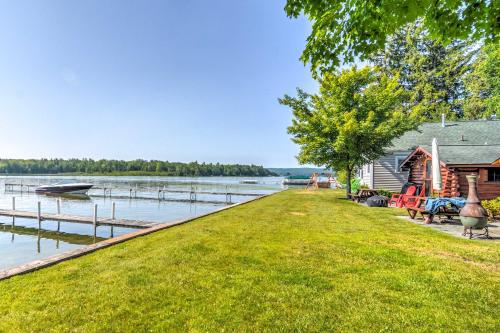 Adorable Tiny Cottage 6 with Dock on Crooked Lake Adorable Tiny Cottage 6 with Dock on Crooked Lake