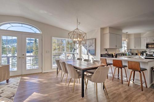 Nomad Haus with Mtn Views and Deck - 25 Mi to Breck! in Fairplay, USA