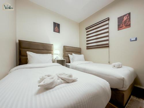 Twin Room with Shared Bathroom image 9