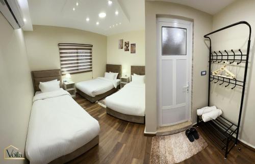 Triple Room with Private Bathroom image 10