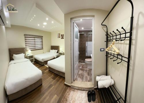 Triple Room with Private Bathroom image 6