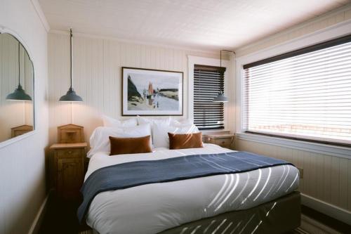2 bedrooms, 3 beds
