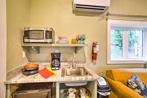Downtown Branson Cottage with Pool Access! - image 22