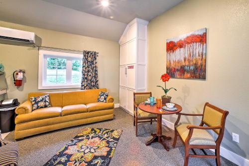 Downtown Branson Cottage with Pool Access! - image 27