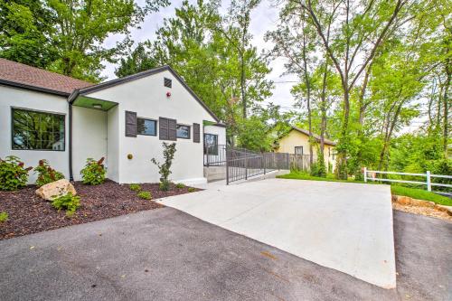 Downtown Branson Cottage with Pool Access! - image 38